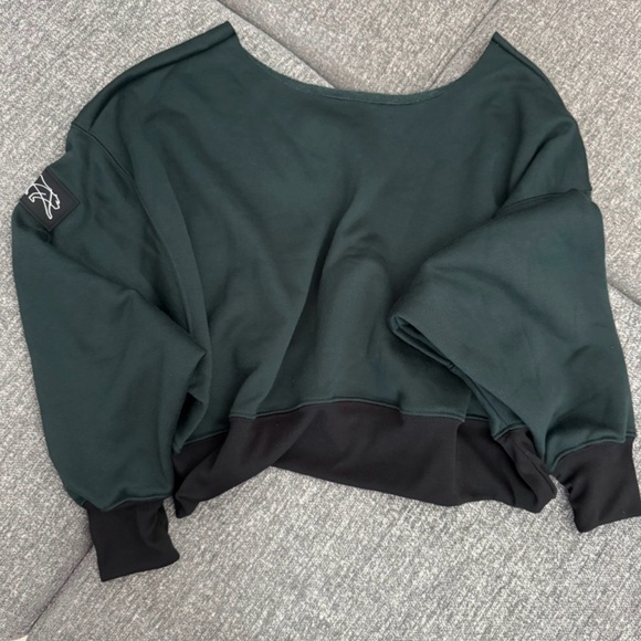 Tiger Friday Tops - Tiger Friday hunter Green Cropped Boatneck Sweatshirt with Black Hem size AXS